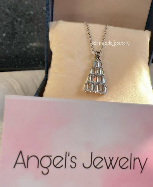 Exquisite Glass Diamond Necklace